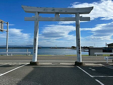 鴨居神社 車で21分。 8500m