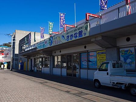 週末はうらりマルシェで三浦野菜を手に入れてご夫婦でお料理もいいですね。うらりマルシェまで車で27分　12.7km