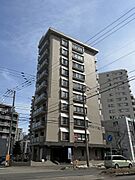 落ち着きのあるタイル貼りの外観。東急不動産旧分譲の「アルス」シリーズです。