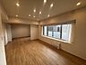 リビング/ダイニング：明るい光が差し込む広々LDK！ダウンライトが灯る上質な住空間