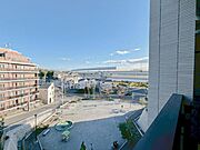 太陽の光と爽やかな風を受けられるバルコニーです。太陽の匂いを感じられそうです！