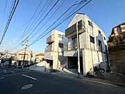 ●〇住むほどに深まる愛着、使い込むほどに馴染む風合いを大切にしていただけるデザインに。周辺の利便性や豊かな住環境など立地面でも魅力が多く、今も、これからもずっとここで生活したい。そう思える住宅です〇●