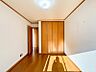 室内：穏やかな寛ぎあじわえるお部屋では有意義な時間がつくれます！！大きな窓からと陽光が注がれる明るい空間！光もアクセントの一つとして。一人時間も充実したものにできるプライベートルームは日々を豊かにします！！