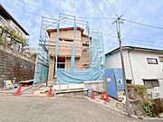 毎日のお散歩も楽しく緑に恵まれた静かな住環境となります！！！伸び伸びスローライフを叶えてくれる物件！自然豊富な季節の移ろいを身近に感じられる環境は空間に彩りを添えておしゃれな住空間を作り上げます！ 