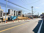 毎日のお散歩も楽しく緑に恵まれた静かな住環境となります！！！伸び伸びスローライフを叶えてくれる物件！自然豊富な季節の移ろいを身近に感じられる環境は空間に彩りを添えておしゃれな住空間を作り上げます！ 