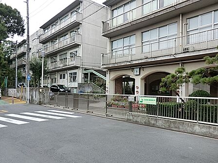 横浜市立老松中学校まで約990ｍ