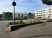 横浜市立都岡小学校まで約580ｍ