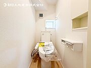 【トイレ】毎日使うからこそ、いつも清潔な状態が嬉しいです。　お掃除がしやすいようフチレスモデルです。