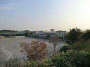 横浜市立秋葉中学校まで約1100ｍ