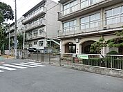 横浜市立老松中学校まで約660ｍ