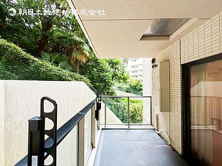 太陽の光と爽やかな風を受けられるバルコニーです。太陽の匂いを感じられそうです!