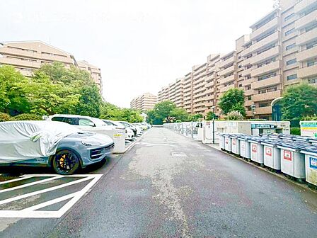 陽射しと心地よい風が自慢の立地!新鮮な空気と光が広がる空間!生活を豊かにする大切なファクターです! 快適な住居がもたらす洗練された充足は生活に満足をあたえ、本当の豊かさを感じることができるでしょう!