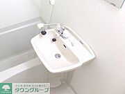 白を基調とした明るい印象の浴室です。
