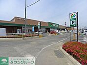 フレッセイ宝泉店 徒歩25分。 1970m