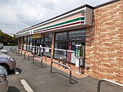 セブンイレブン伊勢崎連取町店 徒歩3分。 180m