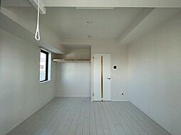 Brighton East 601 6階1Kのリビング/ダイニング