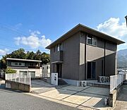 外観、駐車場は3台とめられます。