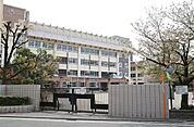 福岡市立春吉小学校（947m）