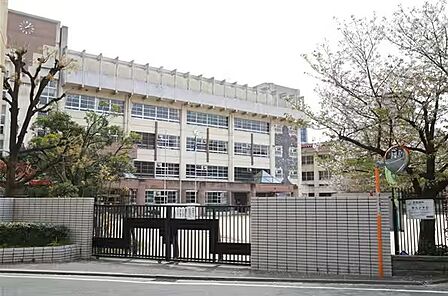 福岡市立春吉小学校(947m)