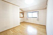 ２階洋室７．１畳！こだわりの家具やインテリアもしっくり収まります。