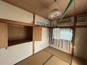 【和室4】6帖。備え付けの収納付きで、お部屋を広く使えます。