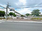 【周辺環境/小学校】美里町立南郷小学校まで810ｍ（徒歩11分）
