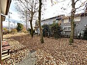 【庭】南向きの庭のため日当たり良好。洗濯物や布団干しにも便利で、家庭菜園や植栽も楽しめます。