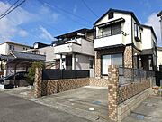 【外観】東から見た外観。3LDKの2階建て。
