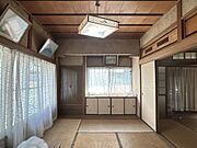 【和室2】約6帖。二面採光かつ収納付きです。