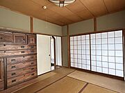 【和室2】約6帖。押入があり、生活用品の収納にも便利です。