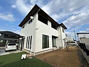 【庭】日当たりの良い南向きの庭スペース。ガーデニングやお子様の遊び場としても活用できます。