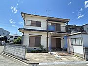 【外観】南東側から見た外観。4SLDKの2階建て。