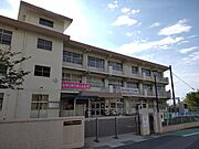 【周辺環境/中学校】北九州市立緑丘中学校まで1800ｍ（徒歩23分）