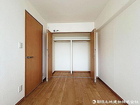 豊富な収納スペースです。たくさんの荷物もスッキリ収納できますね。
