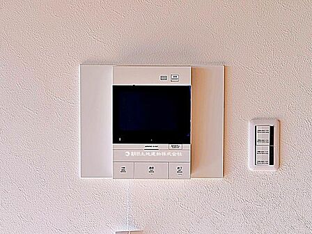 お子様のお留守番にも安心、訪問者を確認できるTVモニタ・インタホン付き