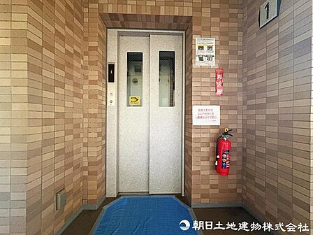 【エレベーター】大きな荷物や家具の搬入がスムーズ。引越しの際にも便利で、作業が楽に進みます。