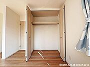 豊富な収納スペースです。たくさんの荷物もスッキリ収納できますね。