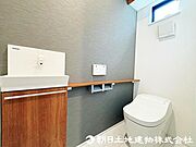 トイレ関係の設備も一新されています。もちろん温水洗浄機能付き便座です。