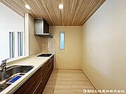 お子様と並んで料理をしても余裕のゆとりのキッチン