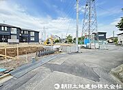 前面道路も広いので車の出し入れもしやすいですね。