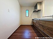 お子様と並んで料理をしても余裕のゆとりのキッチン