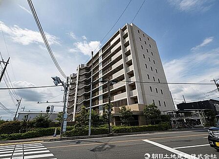 シックで落ち着いた飽きの来ない外観は、住む方のプライドを満たすクオリティ。