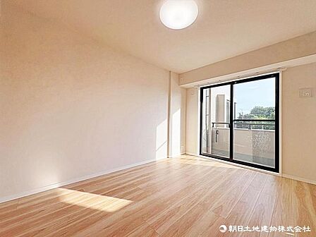 シンプルで使い勝手の良い洋室。ライフスタイルに合わせて自由にお使いいただけます。