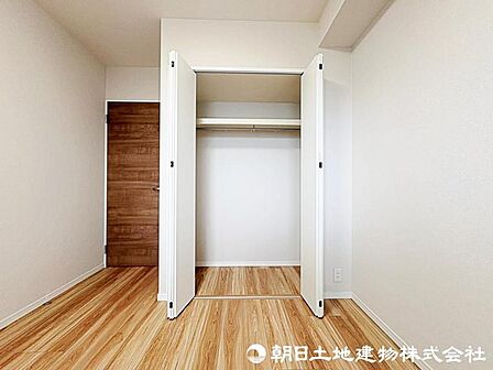 収納充実の住まいは、日々増えていく荷物もすっきり片付けられますね