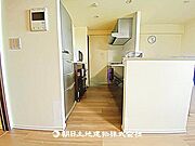 実用性を重視したシステムキッチンです。調理や片付けがしやすく、日々の家事を快適にサポートします。