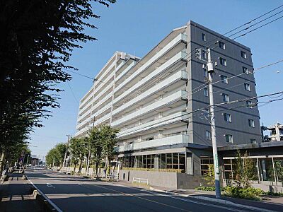 外観:スタイリッシュな印象の外観です。住宅街に映えるデザインで、飽きのこないシンプルな設計が長く愛されるポイントです。 外観:スタイリッシュな印象の外観です。住宅街に映えるデザインで、飽きのこないシンプルな設計が長く愛されるポイントです。