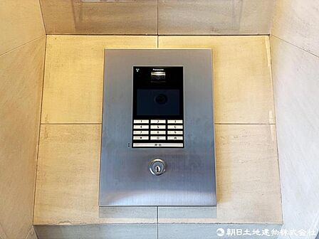 【エントランス】来訪者をしっかり確認できる安心設計、オートロックエントランス。
