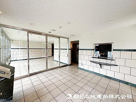 【エントランス】管理が行き届いたロビーはマンションを上品に魅せます
