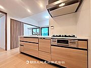 お子様と並んで料理をしても余裕のゆとりのキッチン