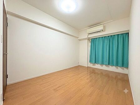 【室内】専有面積75.64m2をスマートに活かし、全居室にゆとりを持たせた機能的なお部屋レイアウト。収納や家具配置もしやすく、多忙なスケジュールをこなすご家族の快適な新生活を創出。※CGで家具消し加工